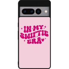 Google Pixel 7 Pro Case Hülle - Silikon schwarz Taylor Swift In My Swiftie Era - Pink