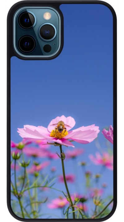 iPhone 12 / 12 Pro Case Hülle - Silikon schwarz Bee on a flower 2026