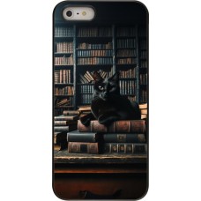 iPhone 5/5s / SE (2016) Case Hülle - Katze Bücher dunkel