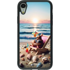 iPhone XR Case Hülle - Silikon schwarz Kackhaufen Emoji auf Liegestuhl