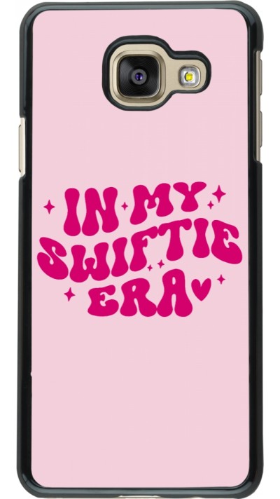 Samsung Galaxy A3 (2016) Case Hülle - Taylor Swift In My Swiftie Era - Pink