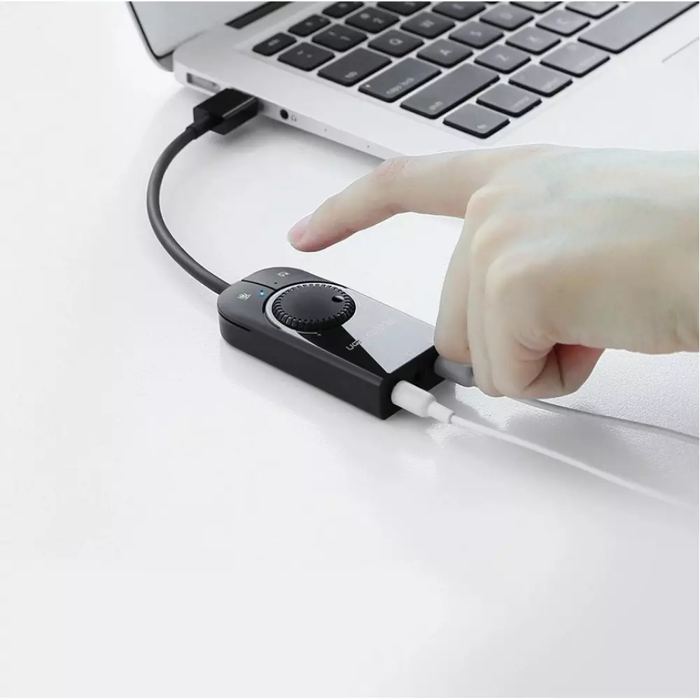 Ugreen externe Soundkarte Musikadapter USB 3.5 mm Mini Klinke mit Lautstärkeregler 15 cm - Schwarz