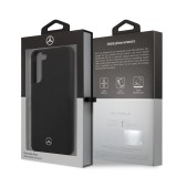 Coque Samsung Galaxy S22 - Mercedes officielle en silicone soft touch et logo métallique en relief - Noir