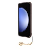Samsung Galaxy A35 5G Case Hülle - Guess Leinwand Kunstleder Monogramm goldenen Metall-Logo mit Charm Anhänger - Braun