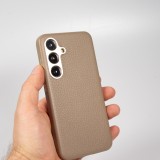 Galaxy S24 Case Hülle - Vollständig genarbtes Luxuskalbsleder mit Metallknöpfen und MagSafe - Beige