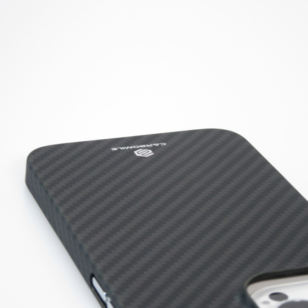 iPhone 16 Plus Case Hülle - Carbomile Schutzcase aus echtem Aramid Carbonfaser - Schwarz