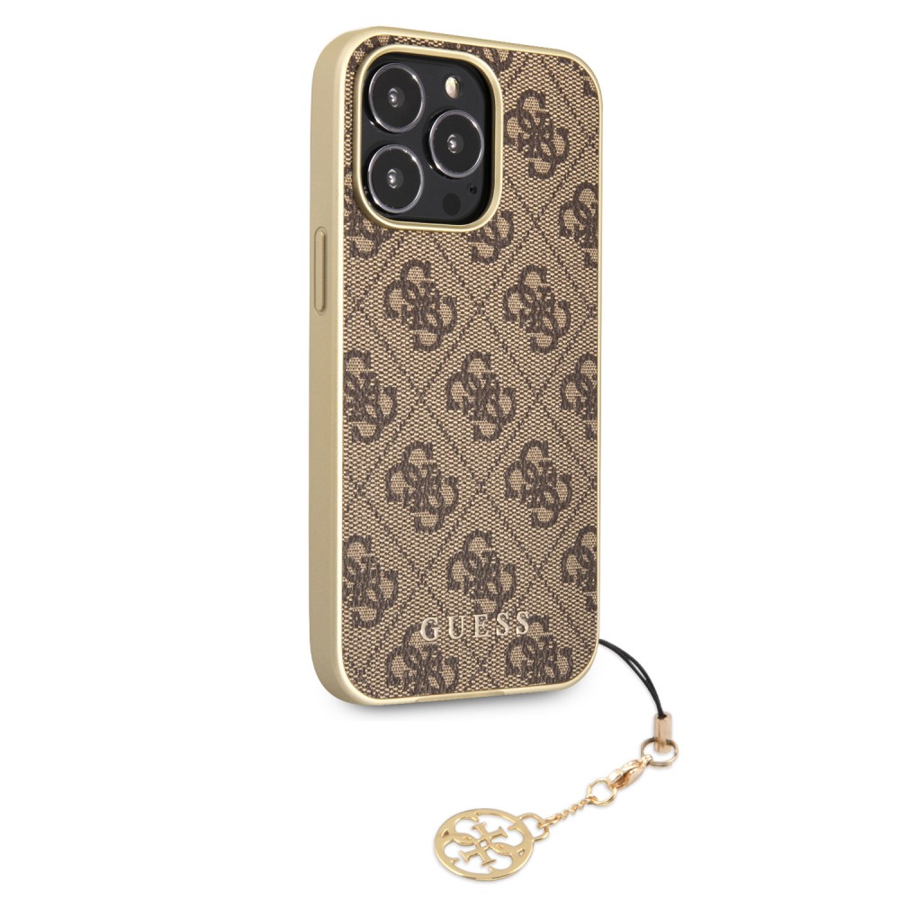 iPhone 13 Pro Max Case Hülle - Guess Leinwand Kunstleder Monogramm goldenen Metall-Logo mit Charm Anhänger - Braun / gold
