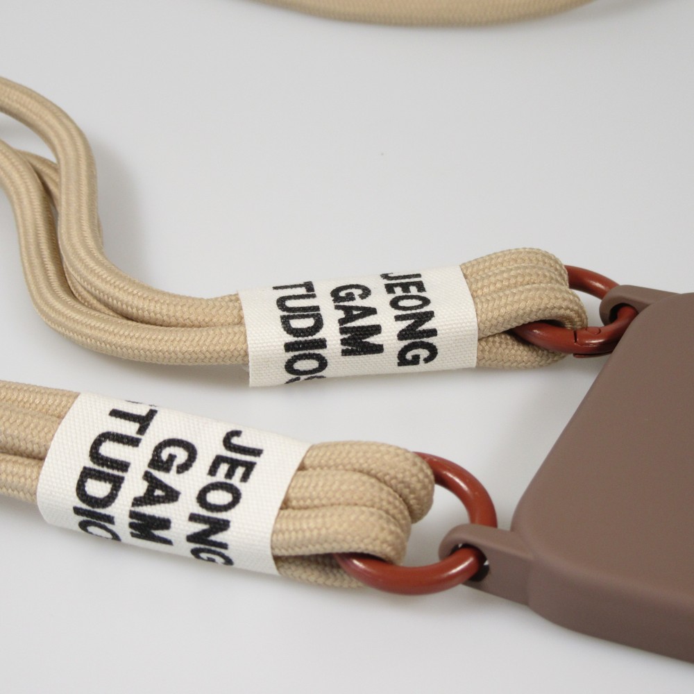 iPhone 14 Case Hülle - Silikon Fashion Jeong Gam Studio Laugh Often mit Umhängeseil - Braun