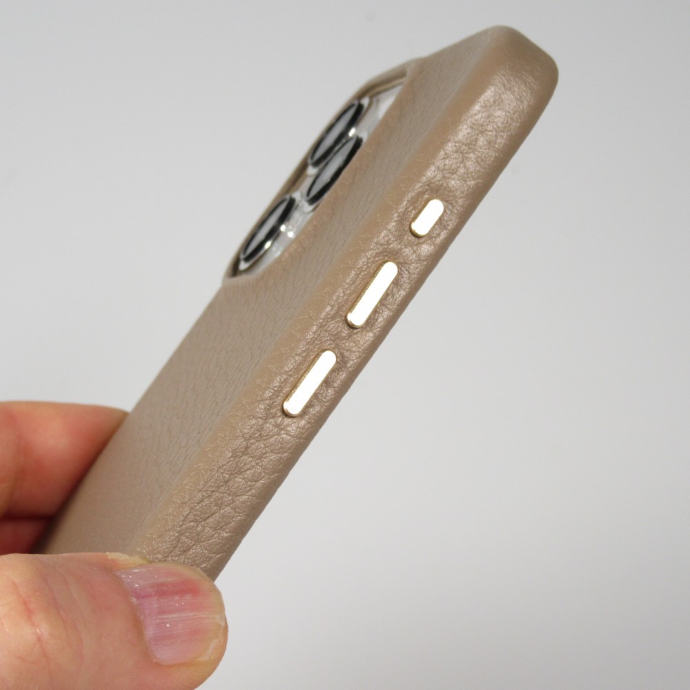 iPhone 14 Pro Max Case Hülle - Vollständig genarbtes Luxuskalbsleder mit Metallknöpfen und MagSafe - Beige
