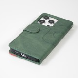 iPhone 15 Pro Case Hülle - Flip classical elegant fine lines - Grün