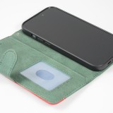 iPhone 15 Pro Case Hülle - Flip classical elegant fine lines - Grün