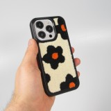 Coque iPhone 14 Pro - Silicone avec surface tufting effet fleur - Noir