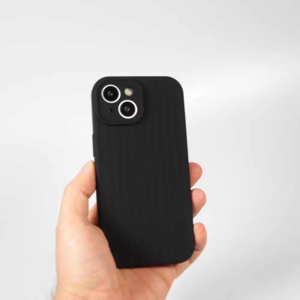 iPhone 15 Case Hülle - Mattes Soft-Touch-Silikon mit Relieflinien - Schwarz