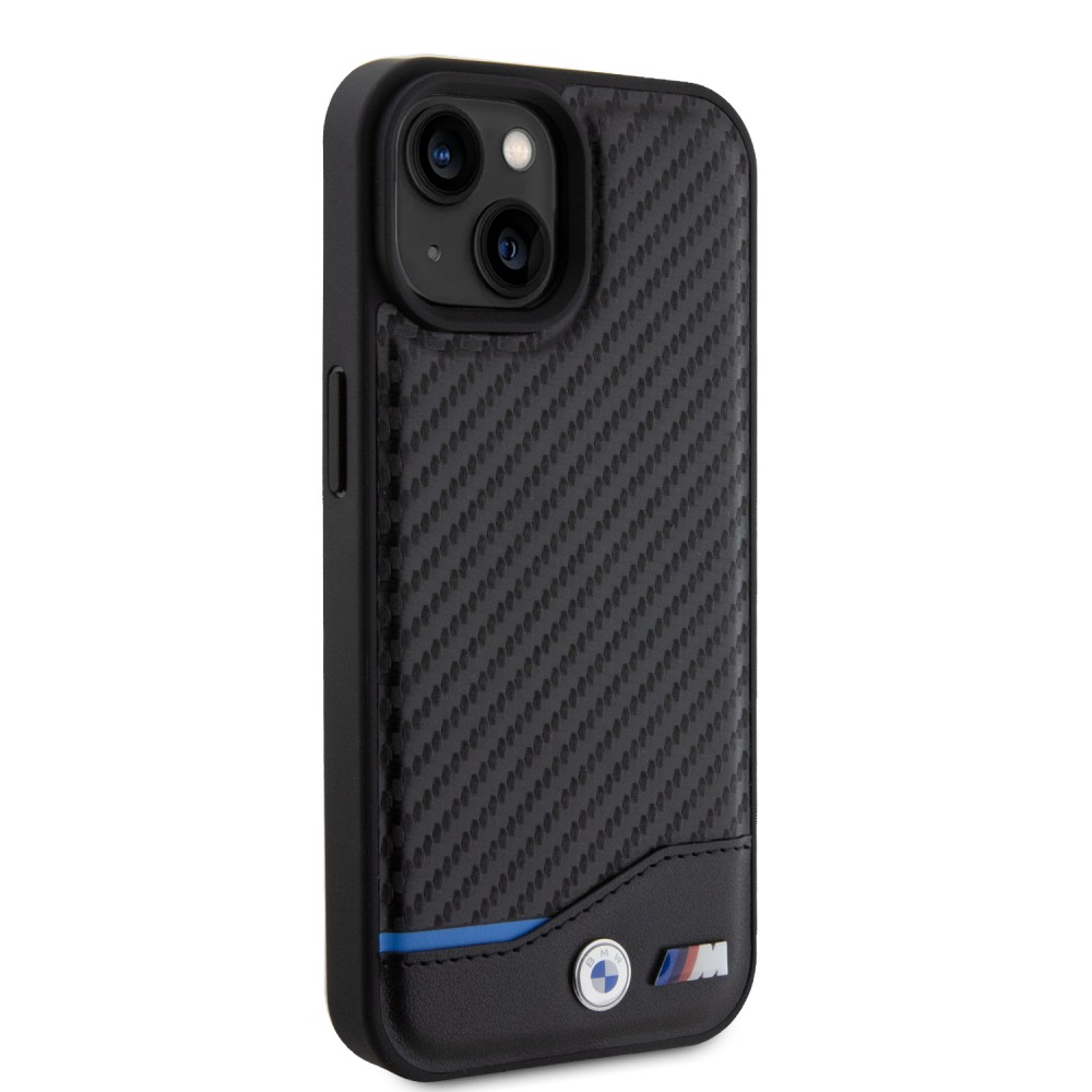 Coque iPhone 15 Plus - BMW M effet carbone et cuir avec logo métallique en relief - Noir