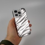 Coque iPhone 15 Pro Max - Silicone avec forme de vague 3D mat - Argent