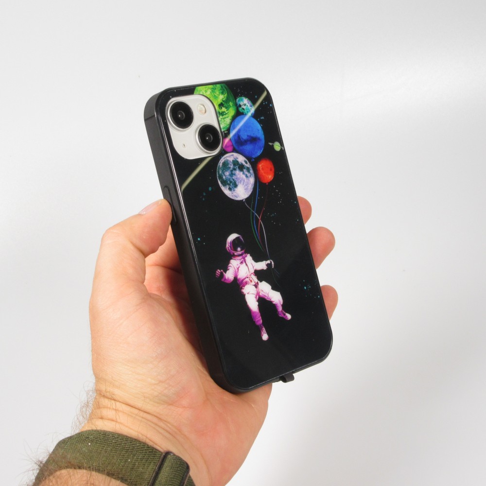 iPhone 15 Case Hülle - Silikon Glossy integriertes LED Licht mit USB-C Anschluss - Floating Astronaut - Schwarz