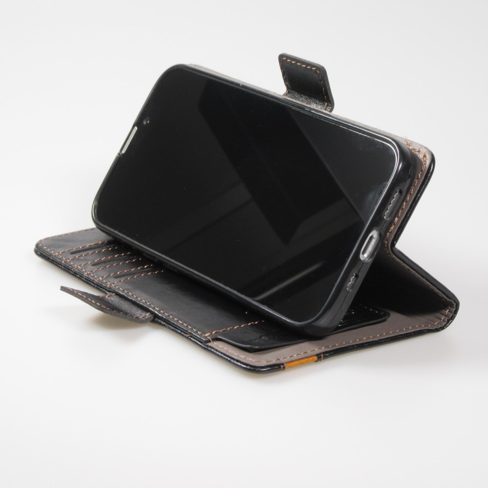iPhone 16e Leder Tasche - Flip Wallet Echtleder mit Akzentstreifen & Kartenhalter - Schwarz