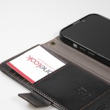 iPhone 16e Leder Tasche - Flip Wallet Echtleder mit Akzentstreifen & Kartenhalter - Schwarz