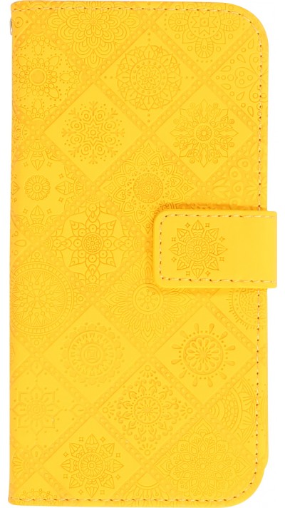 iPhone 13 Case Hülle - Premium Flip Wallet Kautschuk oriental Muster mit Magnetverschluss - Gelb