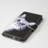 iPhone 12 / 12 Pro Case Hülle - Premium Wallet Flip-Magnetverschluss und Kartenfach - Cat Looking at you - Schwarz