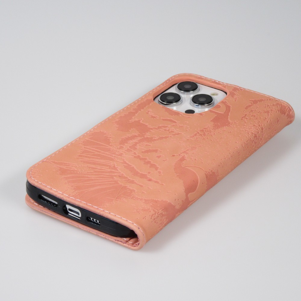 iPhone 15 Pro Case Hülle - 3D Flip Kunstleder Auge des Tigers - Rosa