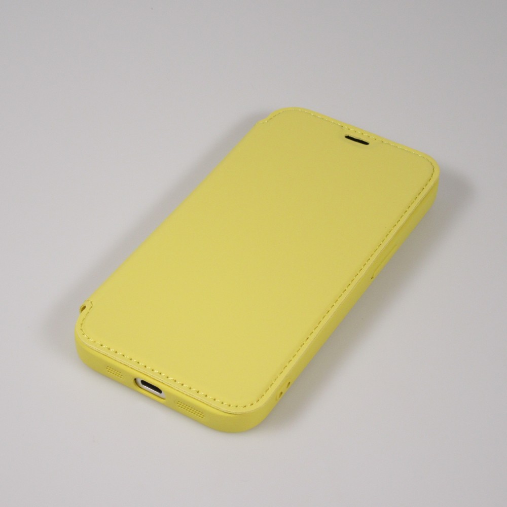 iPhone 15 Case H&uuml;lle - Flip weiches Silikon mit matt glatter Oberfl&auml;che - Gelb