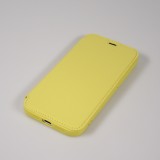 iPhone 15 Case H&uuml;lle - Flip weiches Silikon mit matt glatter Oberfl&auml;che - Gelb