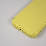 iPhone 15 Case H&uuml;lle - Flip weiches Silikon mit matt glatter Oberfl&auml;che - Gelb
