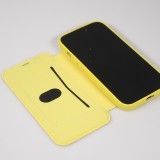 iPhone 15 Case H&uuml;lle - Flip weiches Silikon mit matt glatter Oberfl&auml;che - Gelb