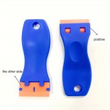 Grattoir en plastique pour vignette voiture - Bleu