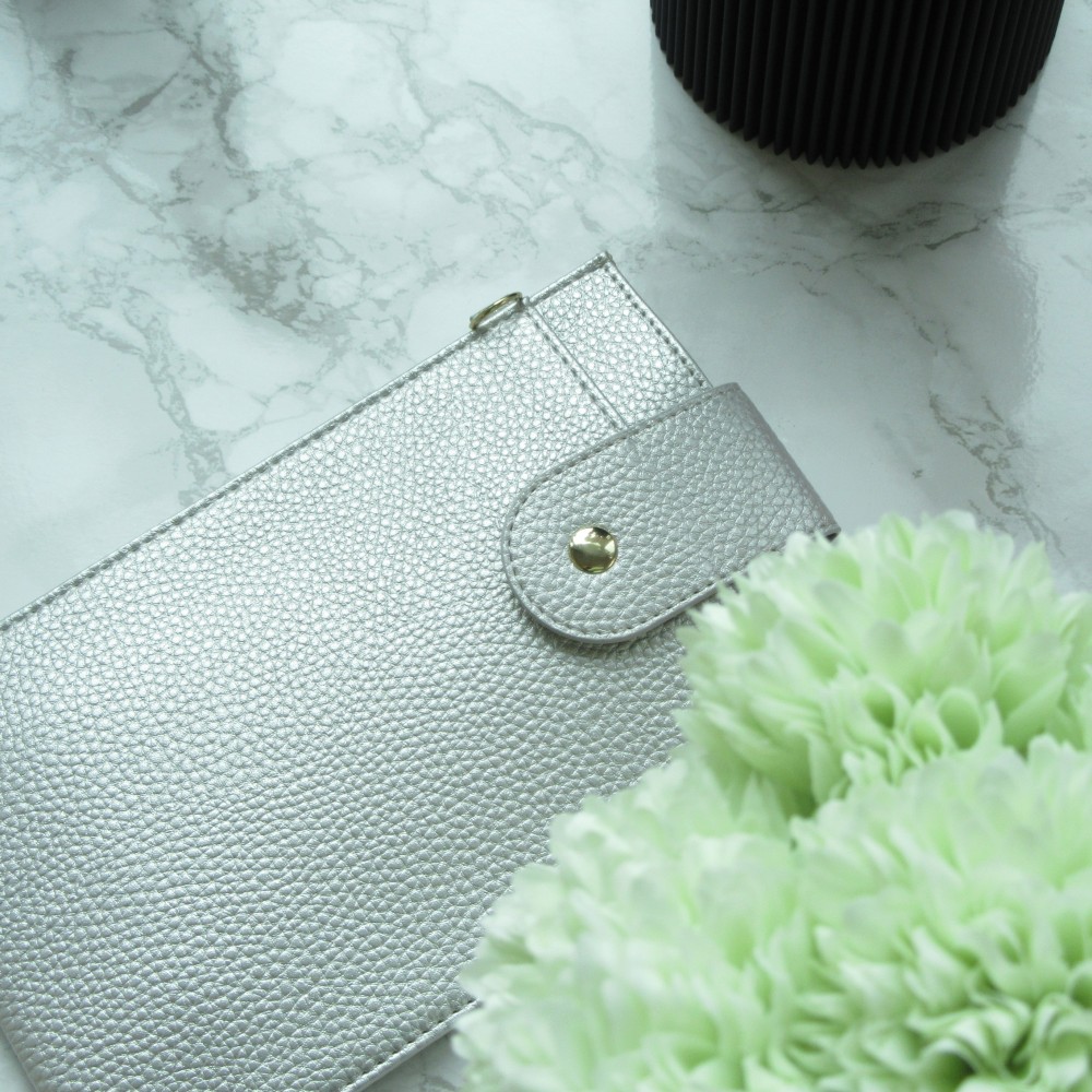 Elegante universelle Smartphone Umhängetasche aus veganem Leder inkl. Umhängegurt aus Leder (vegan) - Silber