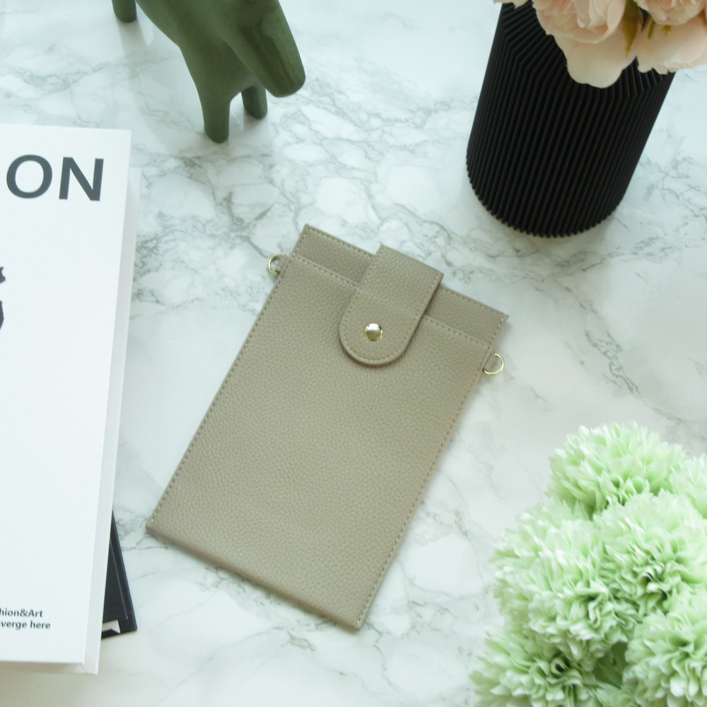 Elegante universelle Smartphone Umhängetasche aus veganem Leder inkl. Umhängegurt aus Leder (vegan) - Beige