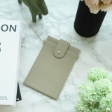 Elegante universelle Smartphone Umhängetasche aus veganem Leder inkl. Umhängegurt aus Leder (vegan) - Beige