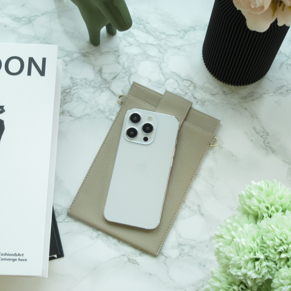 Elegante universelle Smartphone Umhängetasche aus veganem Leder inkl. Umhängegurt aus Leder (vegan) - Beige