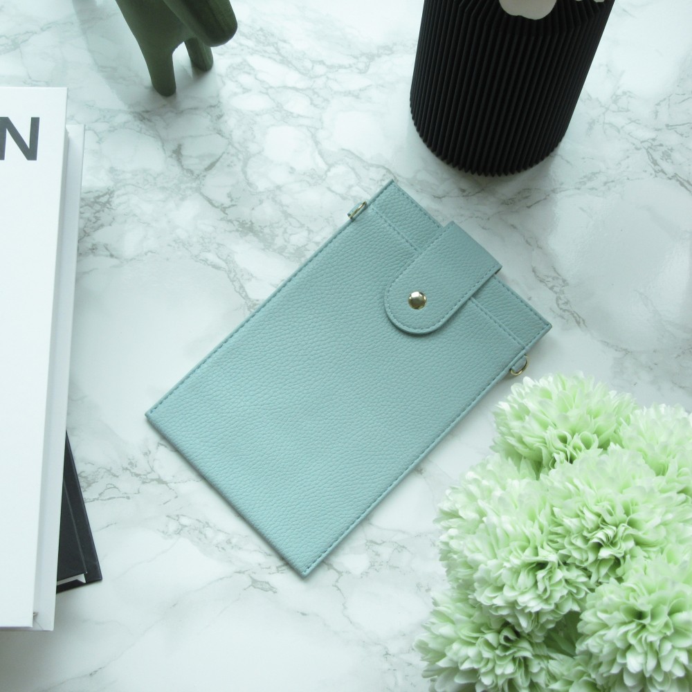 Elegante universelle Smartphone Umhängetasche aus veganem Leder inkl. Umhängegurt aus Leder (vegan) - Hellblau