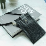 Elegante Universal-Smartphone- Tasche in luxuriöser Krokodil-Lederoptik mit Halsriemen - Schwarz