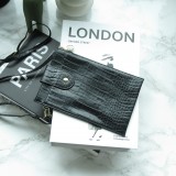Elegante Universal-Smartphone- Tasche in luxuriöser Krokodil-Lederoptik mit Halsriemen - Schwarz