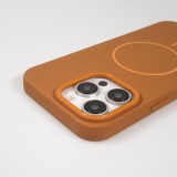 iPhone 16 Pro Case H&uuml;lle - Silicone MagSafe Flexibel Halo Licht - Braun