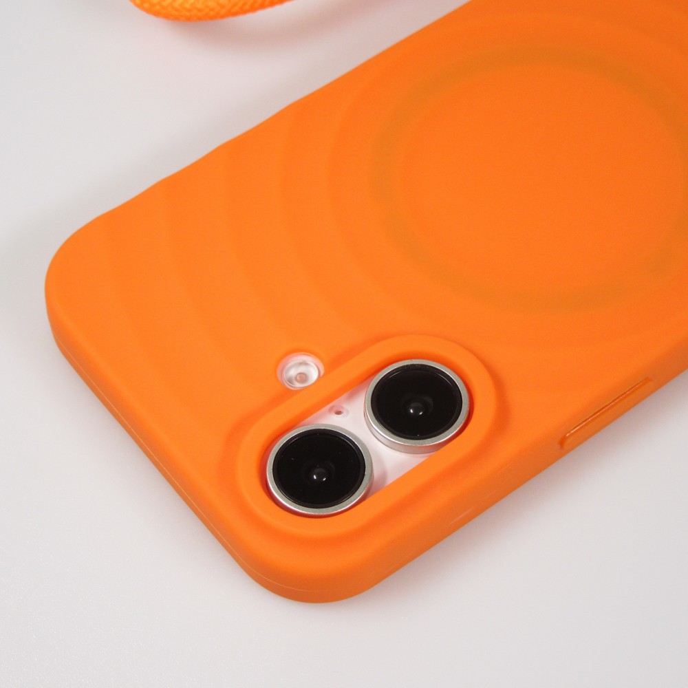 iPhone 16 Case H&uuml;lle - Silikon Soft Touch MagSafe mit Wellen und Handschlauf - Orange