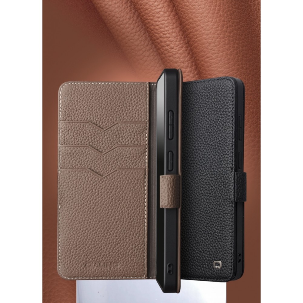 Samsung Galaxy S26 Ultra Case Hülle - Flip Qialino Full Grain Wallet Echtleder matt mit Magnetverschluss - Braun