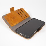 iPhone 17 Pro Leder Tasche - Flip Wallet Echtleder mit Akzentstreifen & Kartenhalter - Hellbraun