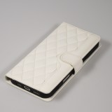 iPhone 16 Pro Case H&uuml;lle - Elegante Flip-Matratze mit Magnetverschluss Trageschlaufe und Kartenf&auml;chern - Weiss