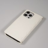 iPhone 16 Pro Case H&uuml;lle - Elegante Flip-Matratze mit Magnetverschluss Trageschlaufe und Kartenf&auml;chern - Weiss