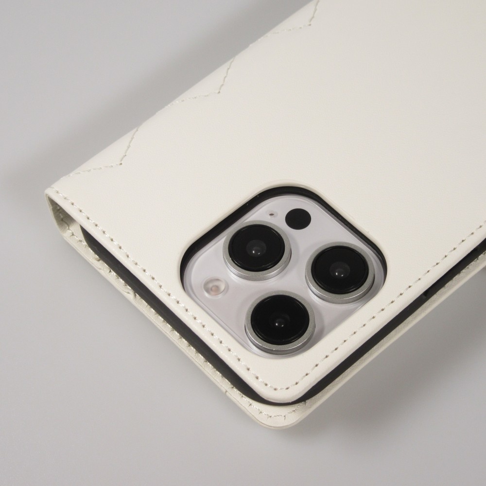 iPhone 16 Pro Case H&uuml;lle - Elegante Flip-Matratze mit Magnetverschluss Trageschlaufe und Kartenf&auml;chern - Weiss