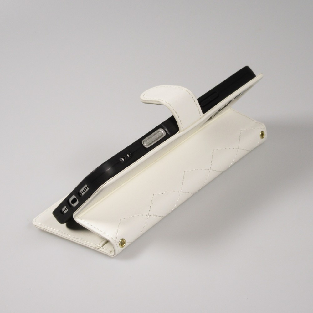 iPhone 16 Pro Case H&uuml;lle - Elegante Flip-Matratze mit Magnetverschluss Trageschlaufe und Kartenf&auml;chern - Weiss