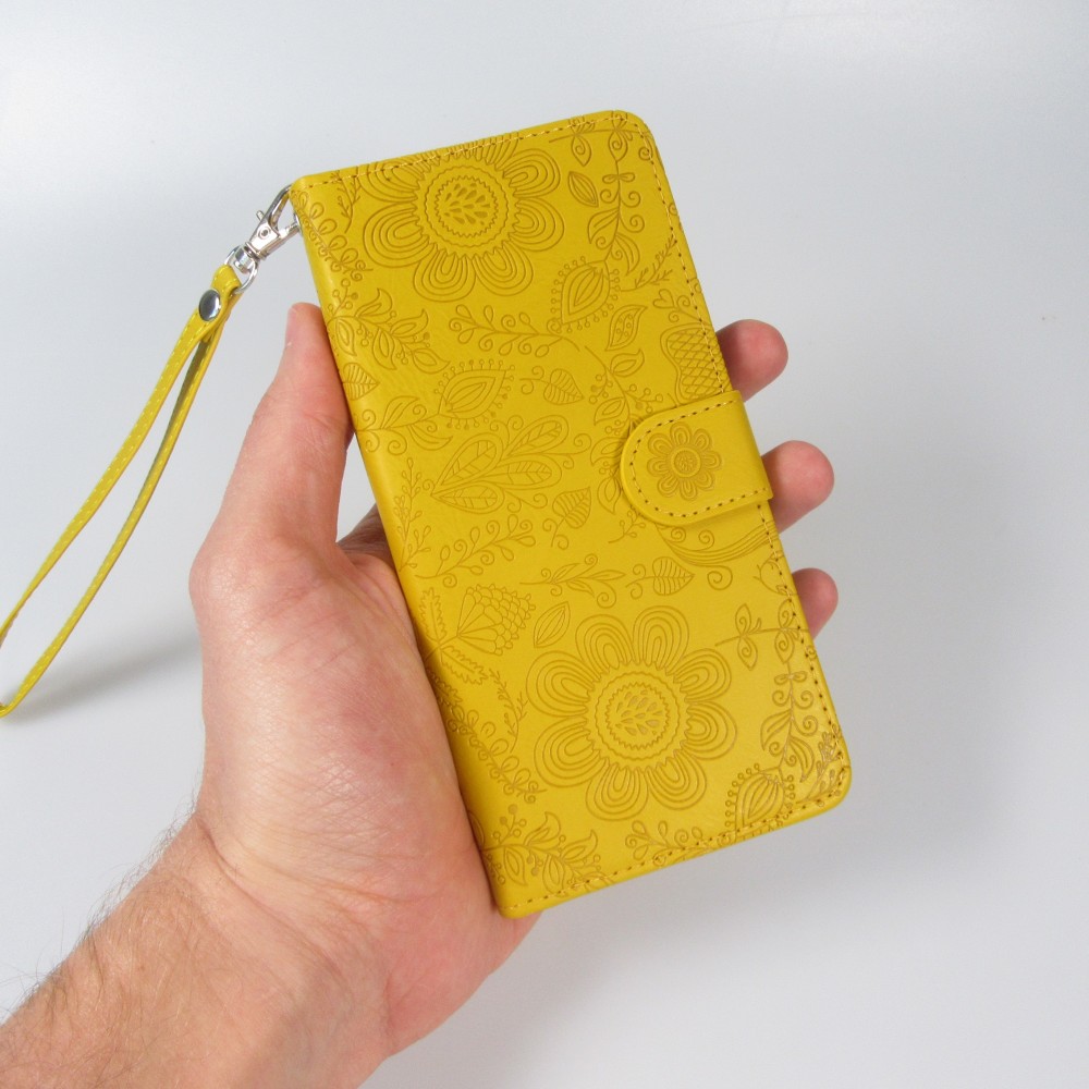 iPhone 16 Pro Max Case H&uuml;lle - Flip Kartenetui Blumenmuster mit Lanyard - Gelb