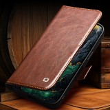 iPhone 16e Case Hülle - Flip Qialino Echtleder mit magnetischem Verschluss - Braun