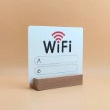 2D WiFi-Paneel aus Acryl mit Holzsockel – Passwortanzeige für Zuhause oder Restaurant - Weiss